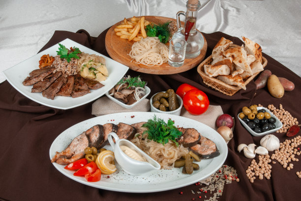 不同的食物盘子图片下载