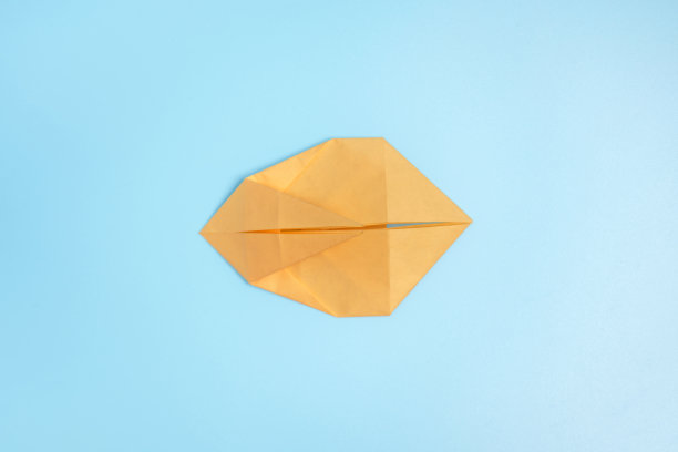 折纸兔。一步一步的照片说明在蓝色的背景。复活节兔子。DIY的概念。Step10。2023只兔子图片下载