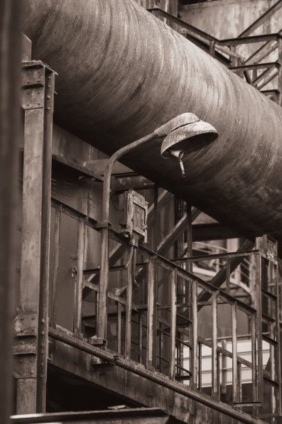 钢铁厂的旧灯图片下载