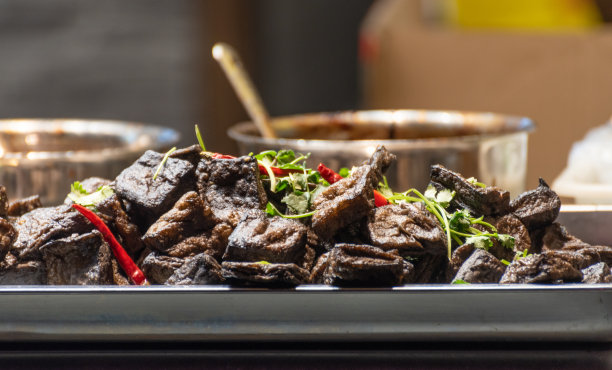 中国路边摊售卖的臭豆腐图片下载