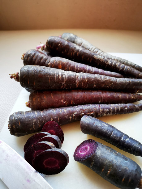 紫色胡萝卜图片下载