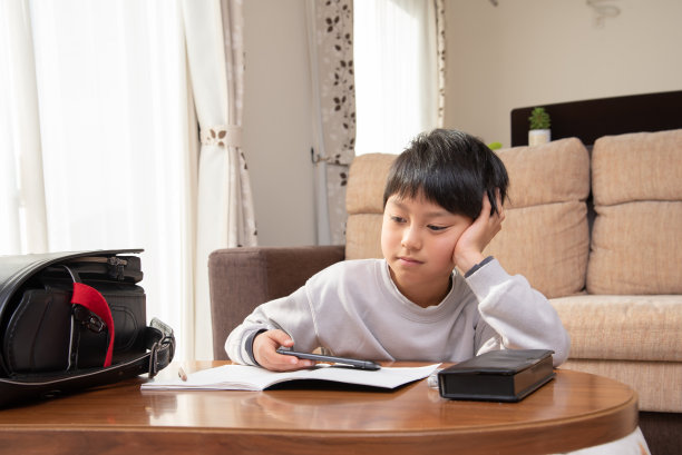 没有学习动力的小学生图片下载