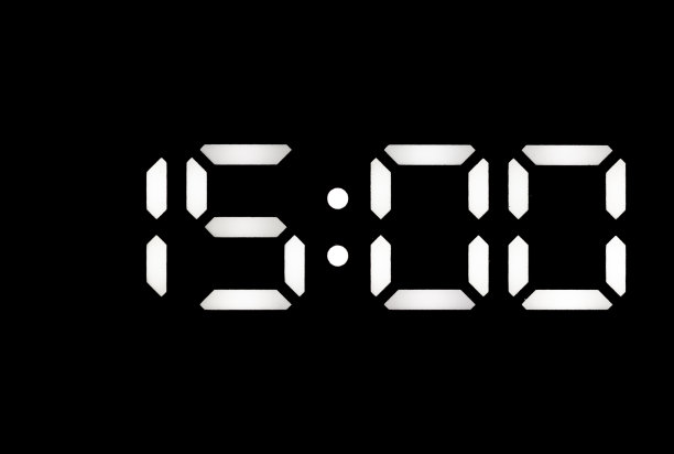 真正的白色led数字时钟在黑色背景图片下载