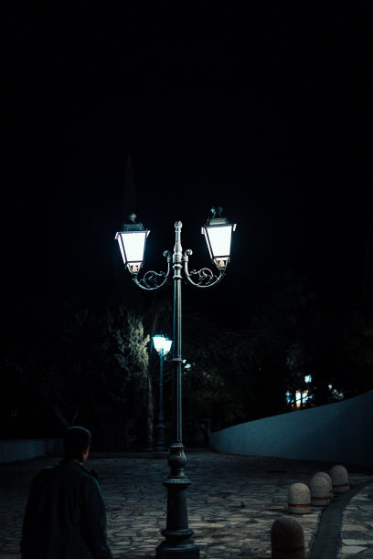 塞浦路斯的英式街灯夜景照片图片下载