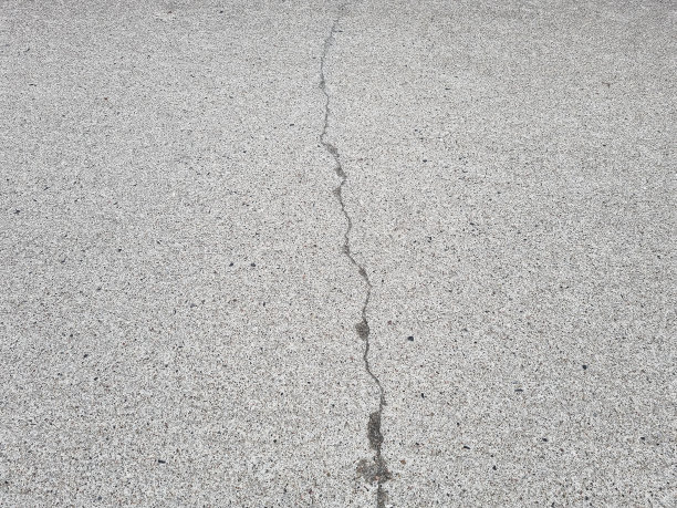 灰色混凝土地板，墙面，表面，灰色纹理上的裂缝图片下载