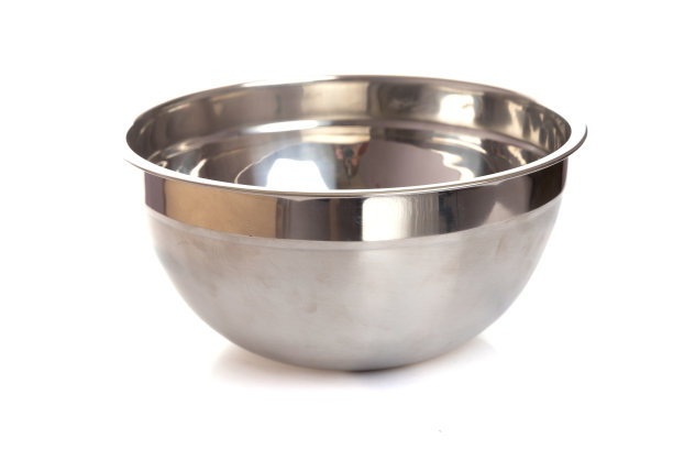 金属铬抛光沙拉碗空在白色孤立的背景图片下载