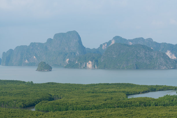 从Samet Nangshe的观点可以看到攀牙湾美丽的自然景色图片下载