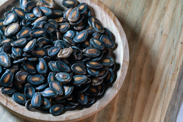 黑瓜子烤木桌子图片下载