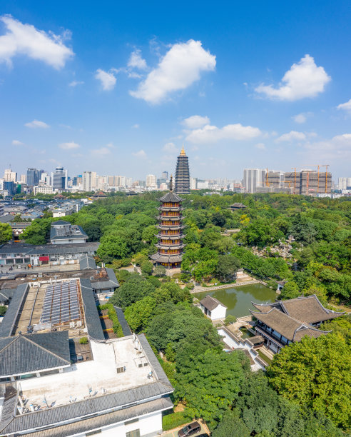 中国江苏省常州红梅公园、文笔塔与天宁寺图片下载