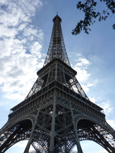 巴黎有它的标志性建筑和代表对象，迪斯尼乐园和更多图片下载