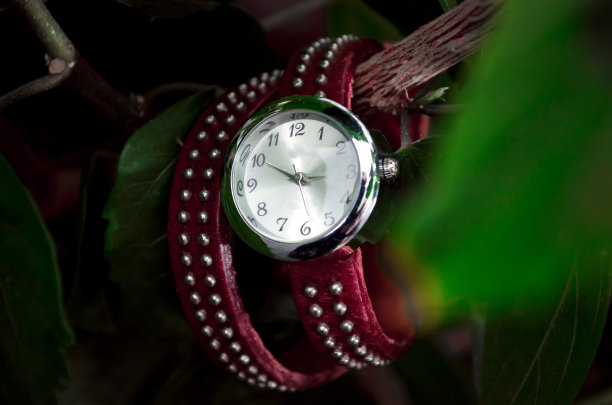 女人的皮革手表图片下载