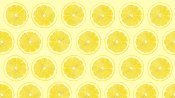 孤立柠檬片图案背景黄色，俯视图柠檬片，半柠檬片黄色背景纹理图案，孤立柠檬片图片下载