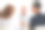 一个成熟的医生在医院和病人一起检查图片下载