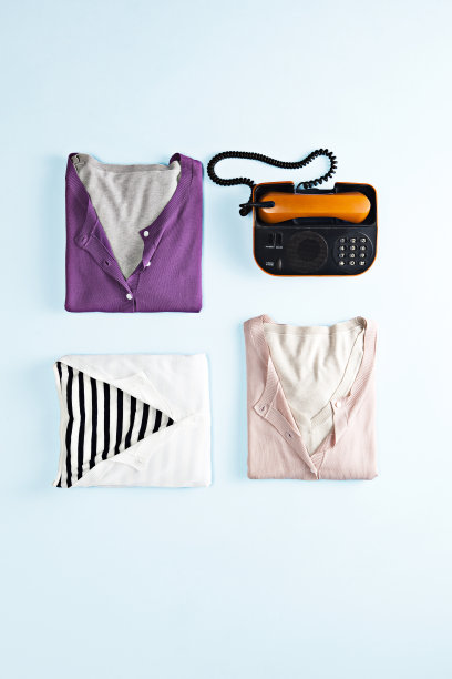 以蓝色为背景的时尚毛衣(图片下载