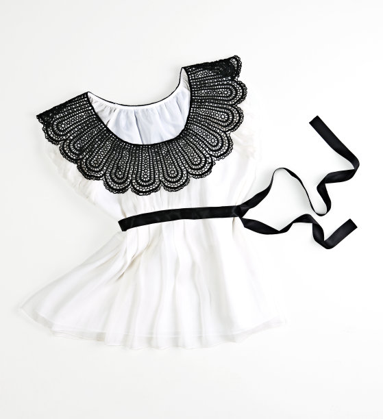 时尚的黑白衬衫在白色的背景图片下载