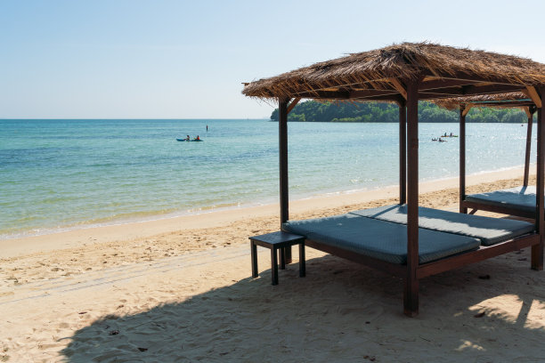 泰国普吉岛的夏日海滩海。图片下载