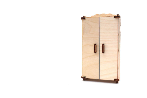 白色背景上有一个儿童木制玩具柜。图片下载