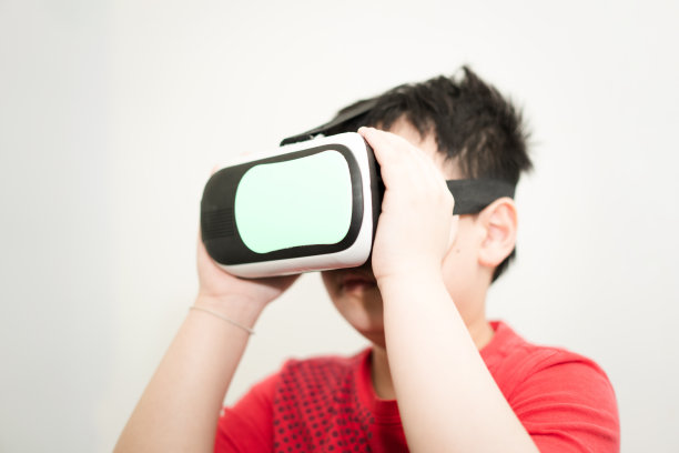 儿童利用vr视频现实进入网络空间连接到元空间图片下载