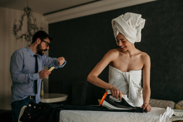 只穿裤子，你可以走了图片下载