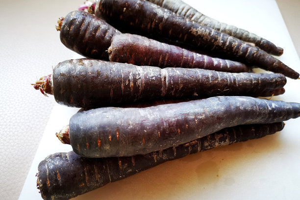 紫色胡萝卜图片下载