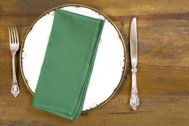 放置在一个质朴的木制桌面。图片下载