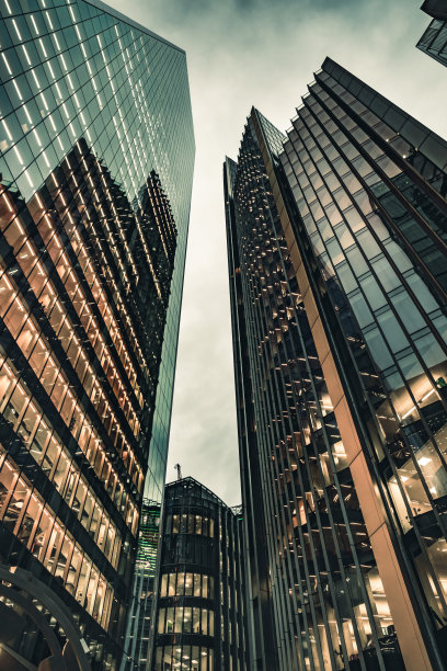 俯瞰伦敦市中心金融区的天际线图片下载