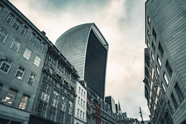 俯瞰伦敦市中心金融区的天际线图片下载