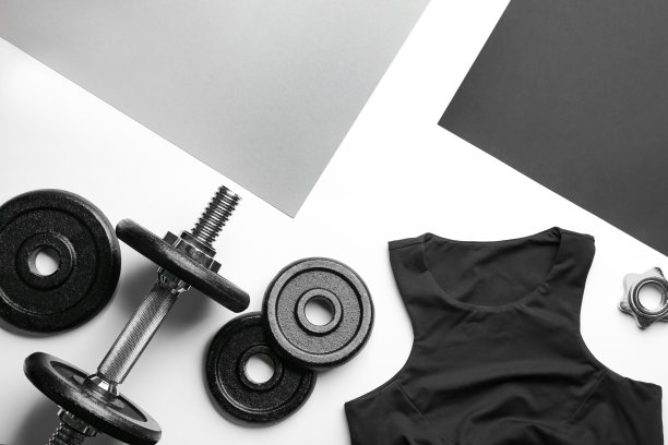彩色背景运动服和器械扁平风构图图片下载