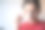 一个年轻女人的肖像，用刷子化妆的过程。图片下载