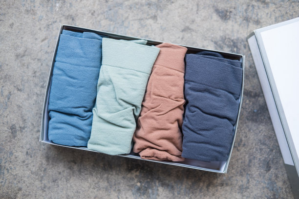 男士内衣开箱包装。图片下载