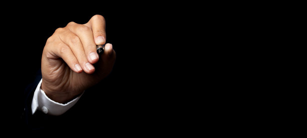 商人手写一些东西，在屏幕上画画，在空白的地方写字。图片下载