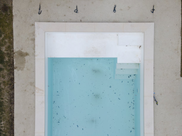 石砌边池施工现场鸟瞰图图片下载