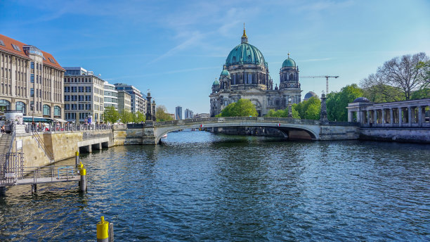 令人惊叹的柏林大教堂建筑。图片下载