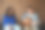 可爱的白种人年轻夫妇弹吉他和唱歌图片下载