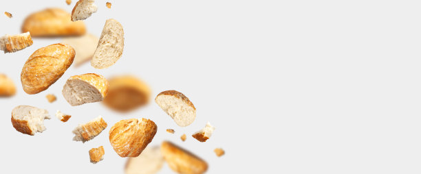 经典的白色小麦面包飞在灰色的背景上。圆形整块脆鲜面包、健康有机食品、传统糕点、面包房。创意食品概念为广告、设计图片下载