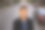 15岁的城市白人少年，在城市的街道上图片下载