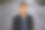 一个现代的15岁白人少年，在城市的街道上图片下载