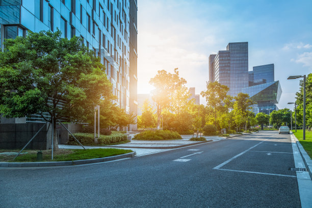 空荡荡的马路和现代化的办公楼图片下载