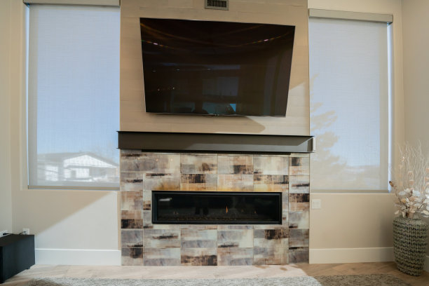 现代开放式概念新行政住宅室内客厅与燃气壁炉图片下载