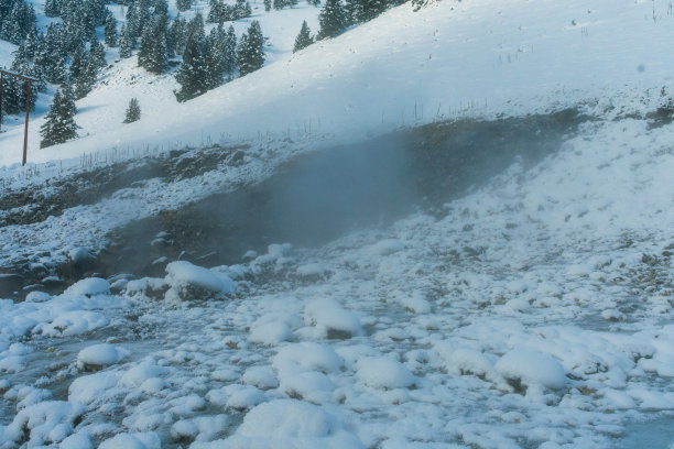 爱达荷州斯坦利附近的阳光温泉图片下载