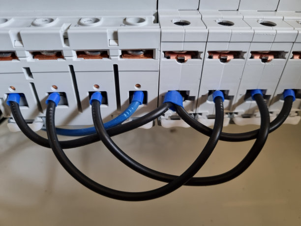 接线板上的电线图片下载