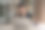 不健康的女性在工作场所视力模糊图片下载