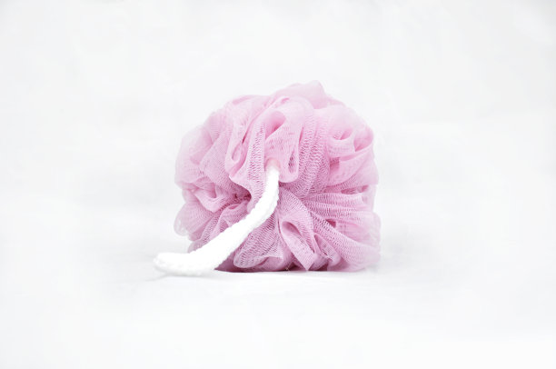 沐浴海绵在白色的背景上图片下载