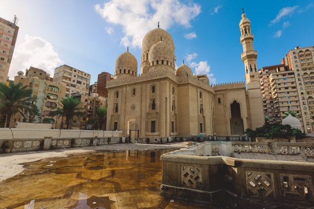 亚历山大阿布·阿巴斯·穆尔西清真寺外景图片下载