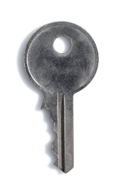 银色键孤立在白色背景上图片下载