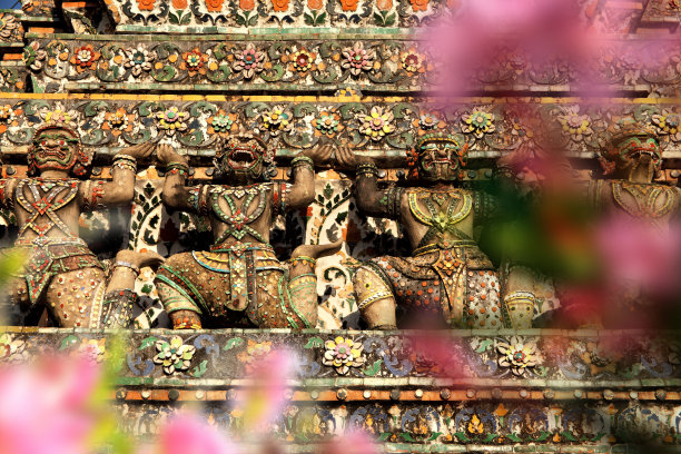 曼谷佛教寺庙外部的建筑细节图片下载