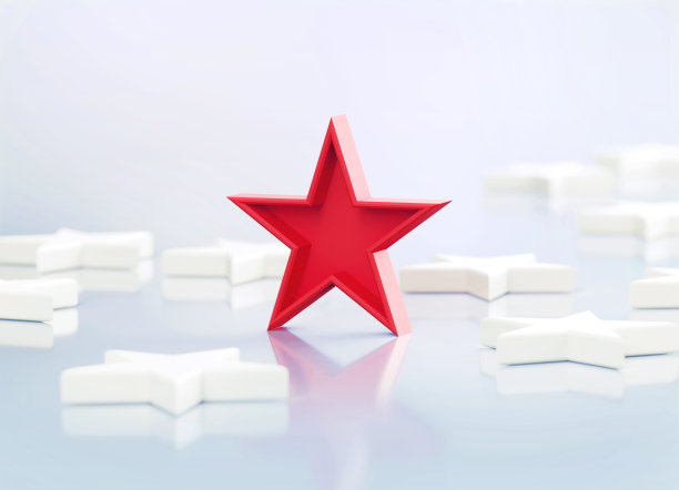 红星形状坐在白色星星在白色反射的背景图片下载