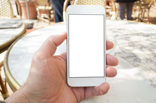 在咖啡馆平台上使用空白屏幕POV智能手机图片下载