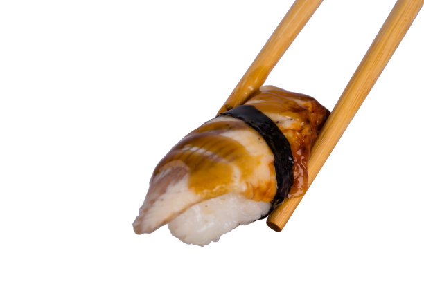 在白色背景的特写镜头上，木棒夹着熏鳗鱼和照烧酱寿司图片下载
