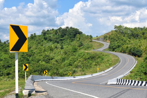 泰国普安区至波路亚区1081路。图片下载